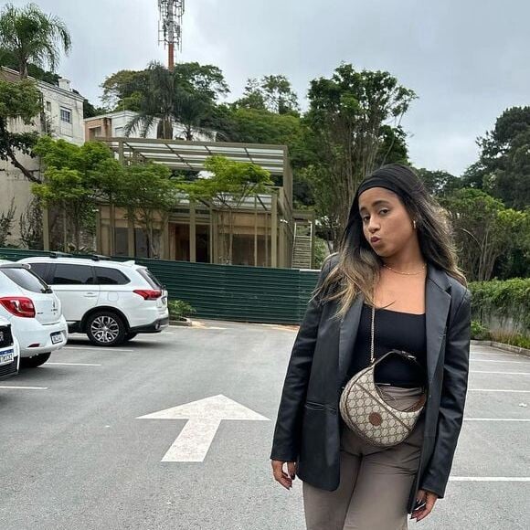 Apesar do sufoco compartilhado em suas redes sociais, MC Loma já está bem e segura