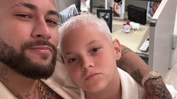 Cabelo descolorido em 2024! Neymar combina novo visual com o filho em Réveillon com o pai e sem a filha