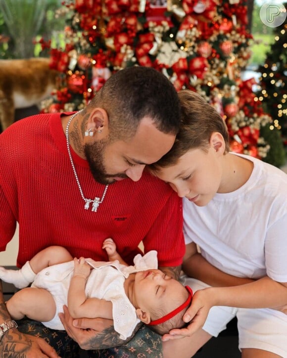 Neymar posou no Natal com os filhos, Davi Lucca e Mavie