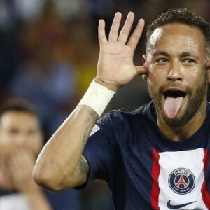 Neymar pediu desculpas por não atender todos os fãs em cruzeiro, mas não deixou de alfinetar aqueles que não embarcaram