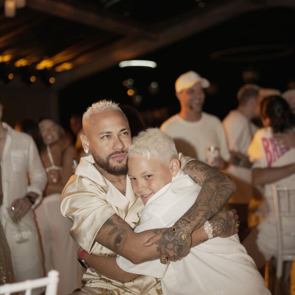 Neymar recebeu 2024 com o filho, Davi Lucca, em sua mansão em Mangaratiba (Rio de Janeiro)
