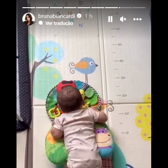 Bruna Biancardi publicou um vídeo de Mavie engatinhando