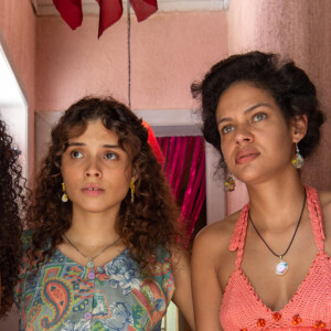 Em Renascer, Juliete (Flavia Barros), Flor (Julia Lemos) e Morena (Uiliana Lima), as meninas de Jacutinga na primeira fase da novela