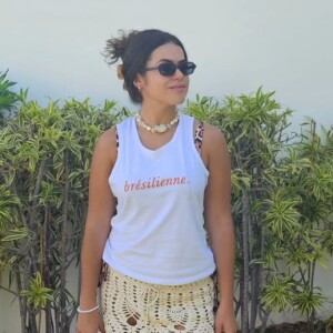 Maisa Silva surgiu com saída de praia e bolsa feitas de crochê em férias no Nordeste