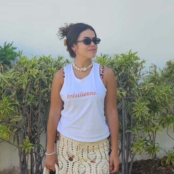 Maisa Silva surgiu com saída de praia e bolsa feitas de crochê em férias no Nordeste
