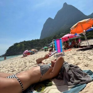 Maisa Silva é fã de biquínis e praias