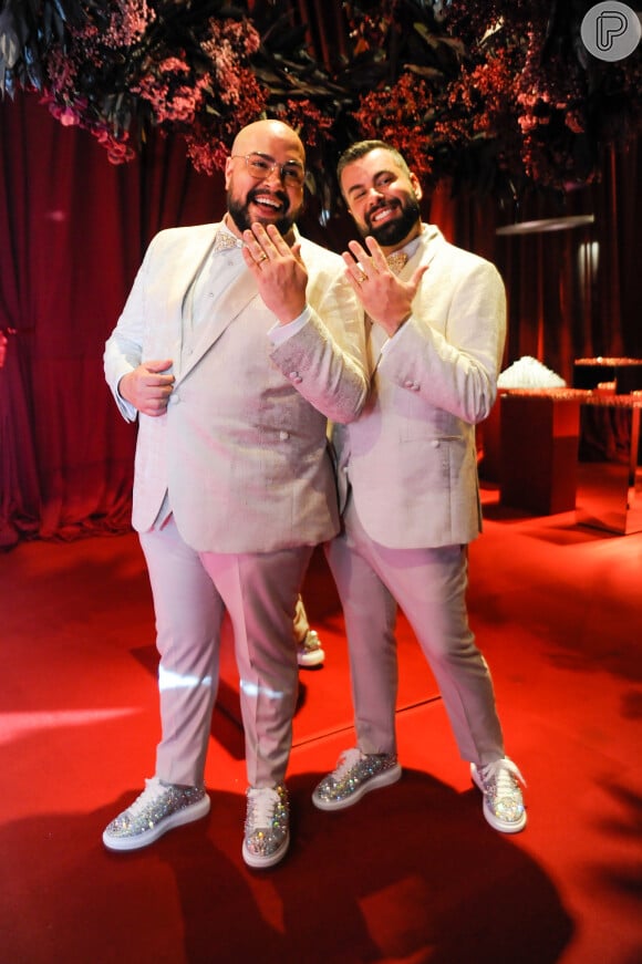 Tiago Abravanel e Fernando Poli se casaram em uma cerimônia repleta de famosos