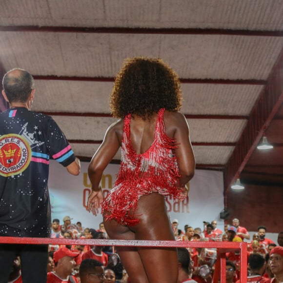 Quem é a rainha de bateria da Viradouro no carnaval 2024? Erika Januza mostrou muito samba no pé em ensaio da escola