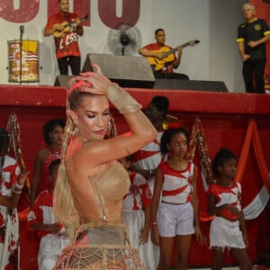 Quem é a musa da Viradouro no carnaval 2024? Lorena Improta vai ser um dos destaques da escola nos desfiles de 2024
