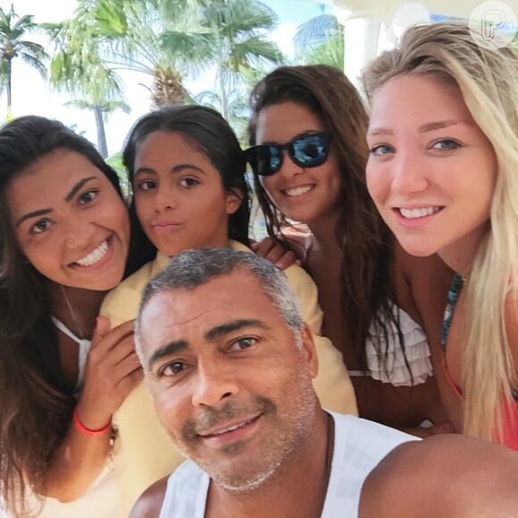 Romário viajou com a namorada, Dixie Pratt, e com a família para Aruba