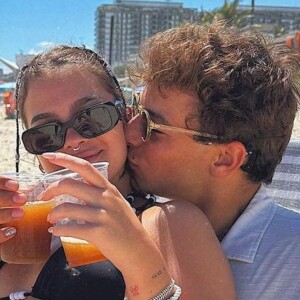 Mel Maia publica nova foto com namorado