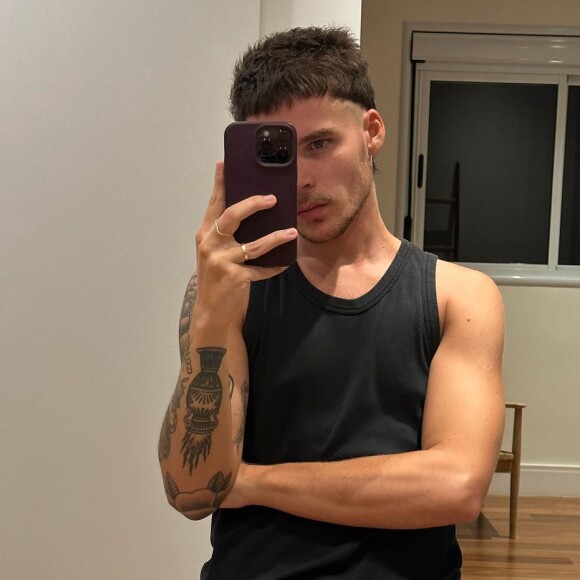 João Lucas utilizou o Twitter para disparar uma suposta indireta contra Enzo Celulari: '2024 é o ano que as máscaras de todos filhos da puta vão cair'