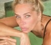 Adriane Galisteu faz topless em quarto de hotel e quase mostra demais