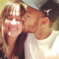 Mãe de Neymar faz aniversário e ganha declaração do filho: 'Te amo minha coroa'