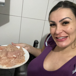 Andressa Urach investe R$ 1 milhão que ganhou com pornô em ramo inusitado: 'Sou a rainha das galinhas'