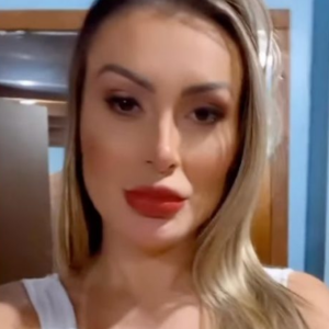 Andressa Urach sobre nova empreitada: 'Agora sou a rainha das galinhas'