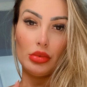 Andressa Urach vai continuar trabalhando no pornô por mais 4 anos