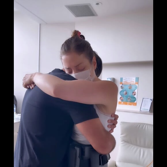 Internada para tratar um tipo de leucemia, Fabiana Justus, filha de Roberto Justus, dançou 'Pra Melhorar', de Marisa Monte