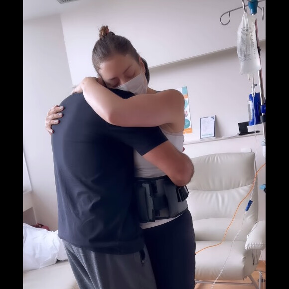 Roberto Justus se emocionou ao ver dança da filha Fabiana Justus com o marido, Bruno Levi D'Ancona, em hospital