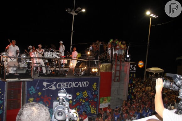 Araketu está fora do carnaval de Salvador 2024: 'Somos suburbanos e defendemos nossa comunidade'; foto traz momento de diversão dos foliões em carnaval passado