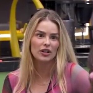 Yasmin Brunet troca de roupa no 'BBB 24' e acaba mostrando demais