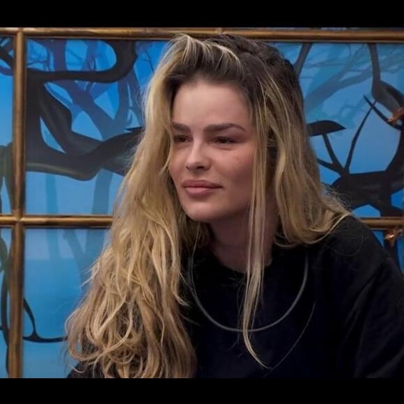 Yasmin Brunet 'paga peitinho' no 'BBB 24' ao trocar de roupa