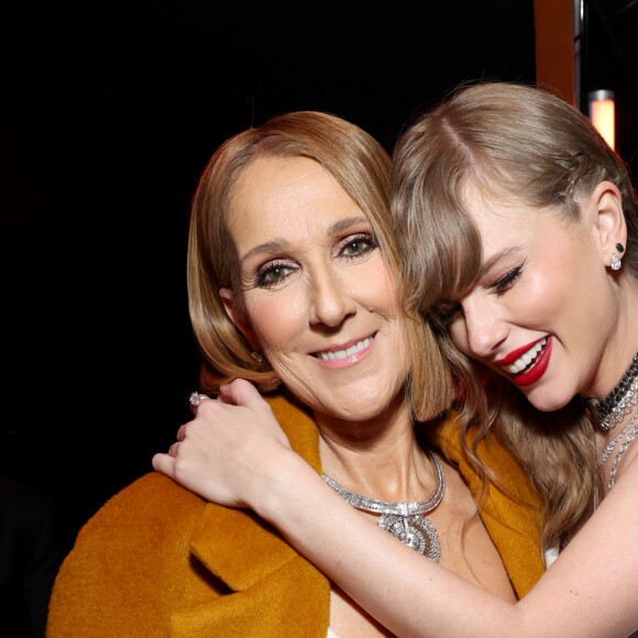 Taylor Swift e Céline Dion posaram juntas nos bastidores do Grammy 2024, afastando qualquer possibilidade de rixa