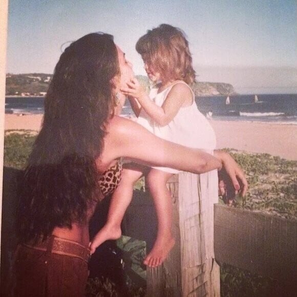 Yasmin Brunet e Luiza Brunet em um momento especial quando a modelo ainda era criança