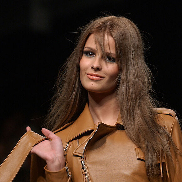 Yasmin Brunet adolescente teve sua fase de cabelo com franjinha