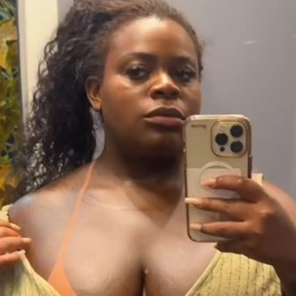 Sem nada por baixo, Jojo Todynho levanta vestido no limite para exibir resultado de bronzeamento: 'A preta tá neon'