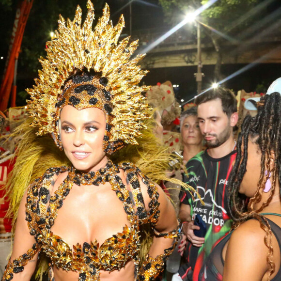 Fantasia de Paolla Oliveira chocou internautas, telespectadores e o público presente na Sapucaí com uma surpresa