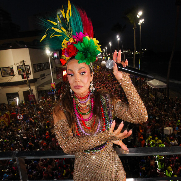 Trio de Ivete Sangalo no carnaval 2024 de Salvador tombou e deu um susto em foliões e quem estava no alto do veículo