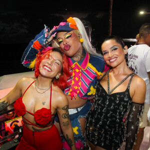 Ivete Sangalo arrastou famosos como Priscilla, Juliette e Gloria Groover em seu trio elétrico no carnaval 2024 de Salvador em 12 de fevereiro de 2024