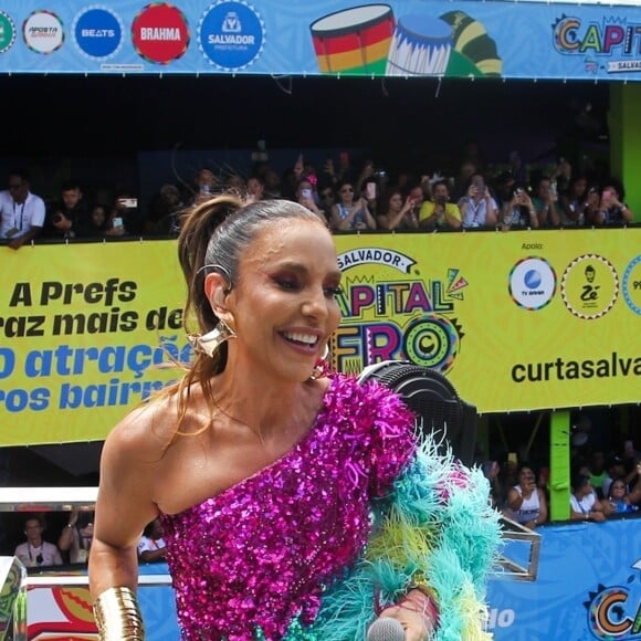 Ivete Sangalo arrastou foliões na 'pipoca' do carnaval 2024 após susto e acidente com trio elétrico