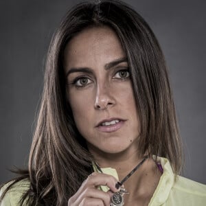 Hoje namorada de Marcelo Courrege, Carol Barcellos apresenta o bloco de esporte do 'Bom Dia Brasil'