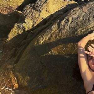 De biquíni, Juliana Paes colocou o corpo para jogo e dividiu fotos dos momentos de lazer com os seguidores do Instagram