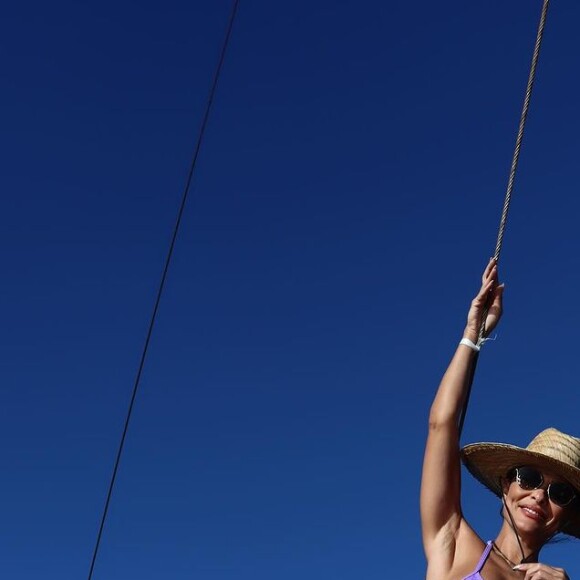 Fotos de Juliana Paes de biquíni fazem sucesso na web