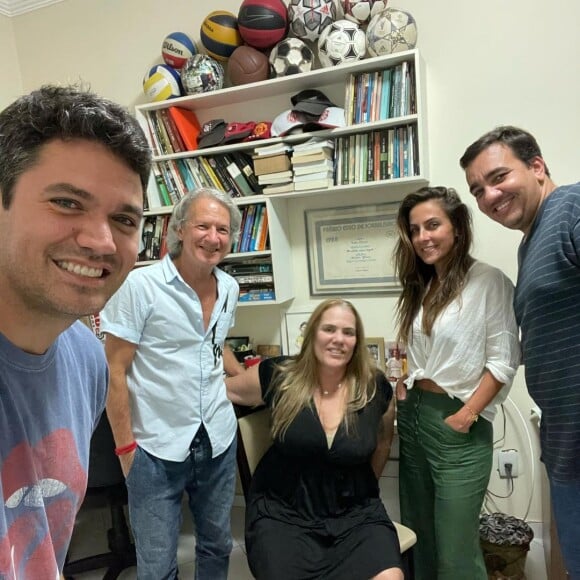 Carol Barcellos e Marcelo Courrege trancaram comentários no Instagram ao assumirem namoro no carnaval 2024