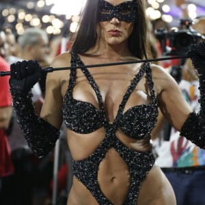 Deborah Secco causou no Carnaval 2024 ao se fantasiar de Tiazinha, personagem sexy interpretada pela atriz Suzana Alves nos anos 1990
