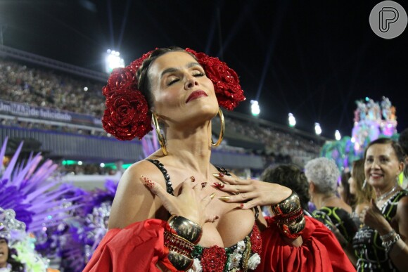 Deborah Secco homenageou 'mulheres livres' no Carnaval