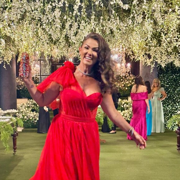 Suzana Alves se manifestou em entrevista à revista Marie Claire e garantiu que não pretende processar Deborah Secco: 'Totalmente falso'