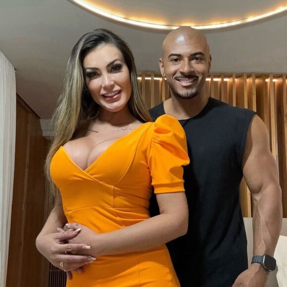 Andressa Urach e o namorado posaram nus para a edição mais recente da Playboy África