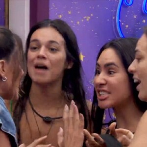 Sisters encontram Dbeorah Secco na casa do 'BBB 24' e gritaria toma conta