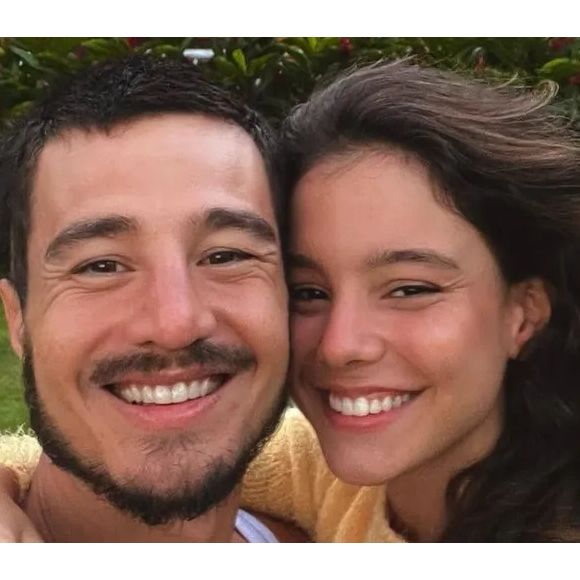 Apaixonadissimos! Descubra quem é a namorada de Tiago Iorc