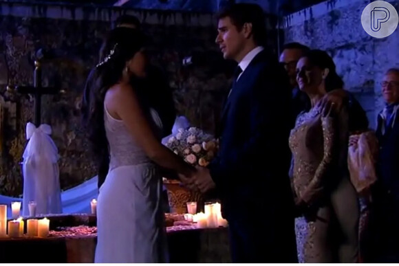 No final da novela, Esmeralda e Paulo se casam