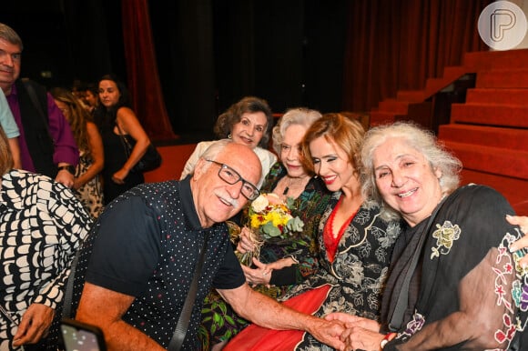 Além de Isabelle Drummond, Ary Fontoura, Rosamaria Murtinho e Nathalia Timberg prestigiaram peça de teatro