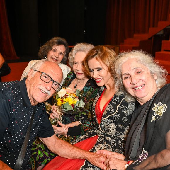 Além de Isabelle Drummond, Ary Fontoura, Rosamaria Murtinho e Nathalia Timberg prestigiaram peça de teatro
