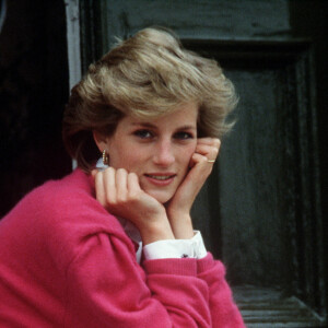 Princesa Diana também deixou o corte mais longo e deixando mais volumoso