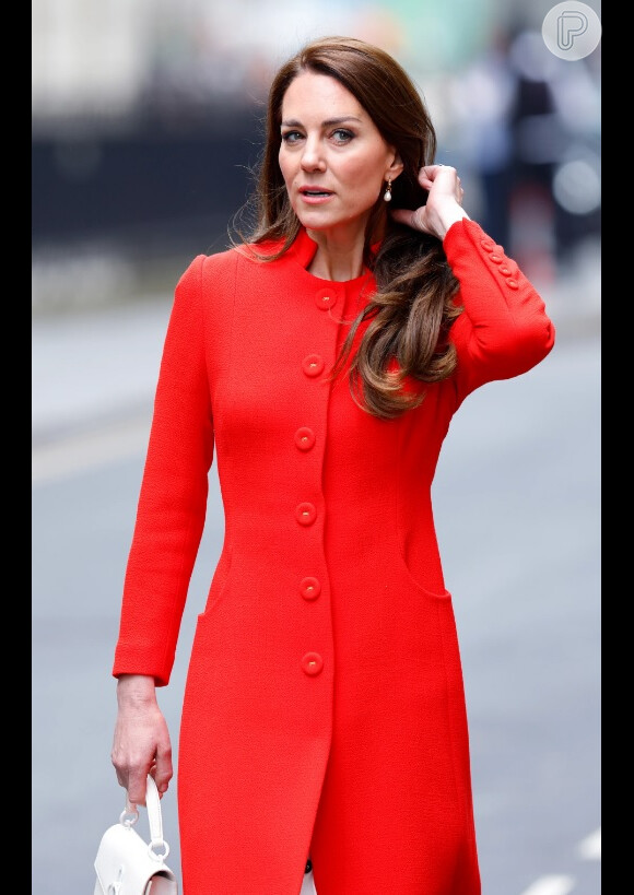 Kate Middleton admitiu ter editado ela mesma foto na qual surge com filhos