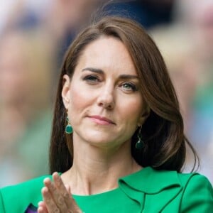 Palácio de Kensington negou divulgar foto original de Kate Middleton com os filhos após princesa admitir edição na imagem